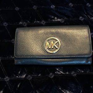 Gorgeous black leather Mk wallet !! Great condition 💕🎉🍾Christmas sale 🎅🎄❤️